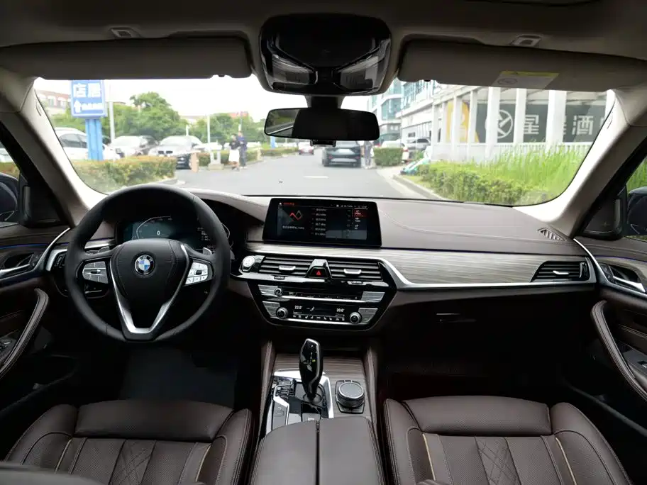 BMW 5 Series — миниатюра 12