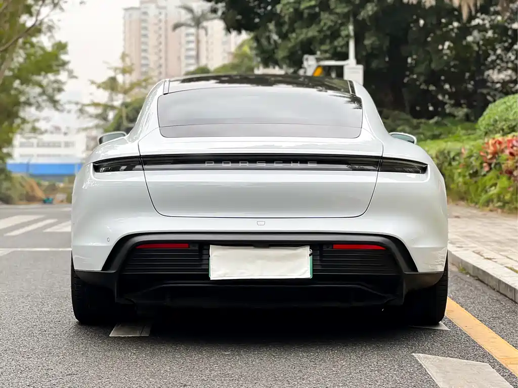 PORSCHE TAYCAN