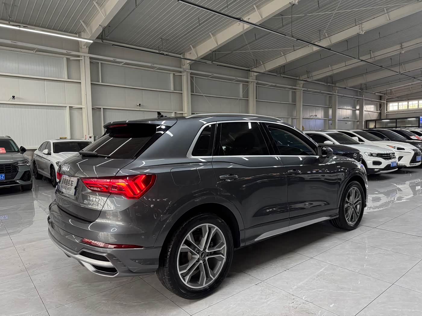 Audi Q3 1.4 л 2022 г. Серебристо-серый, пробег 39000 км