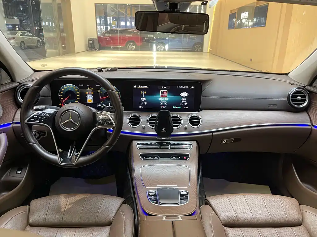 MERCEDES-BENZ E CLASS