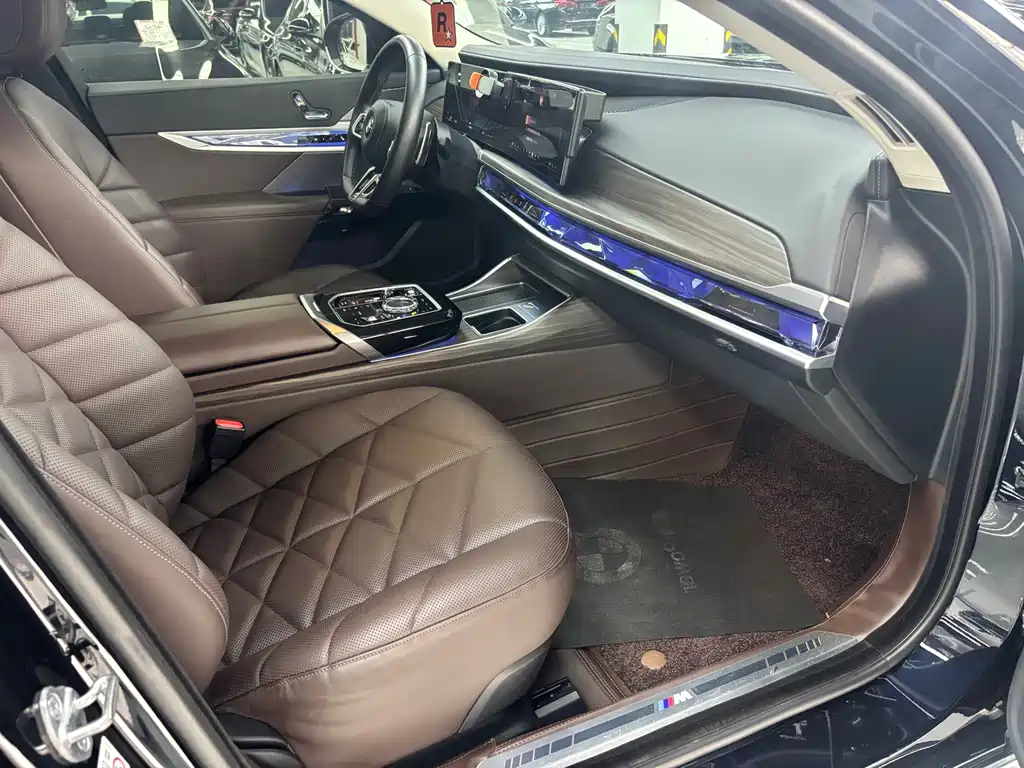 BMW 7 Series — миниатюра 4