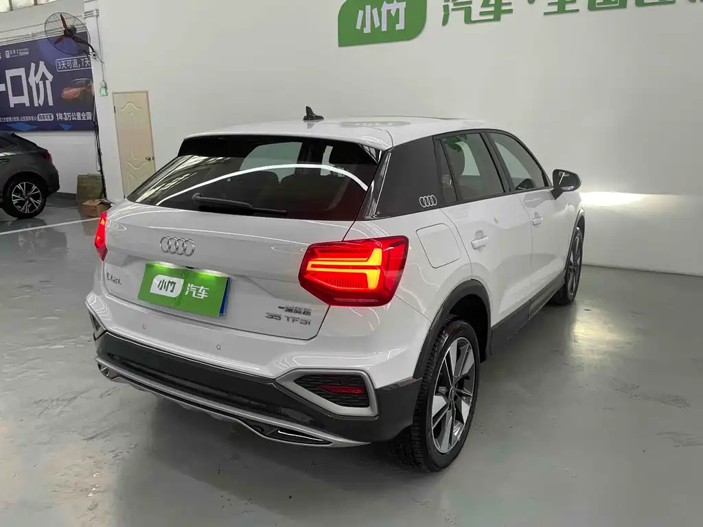AUDI  Q2L