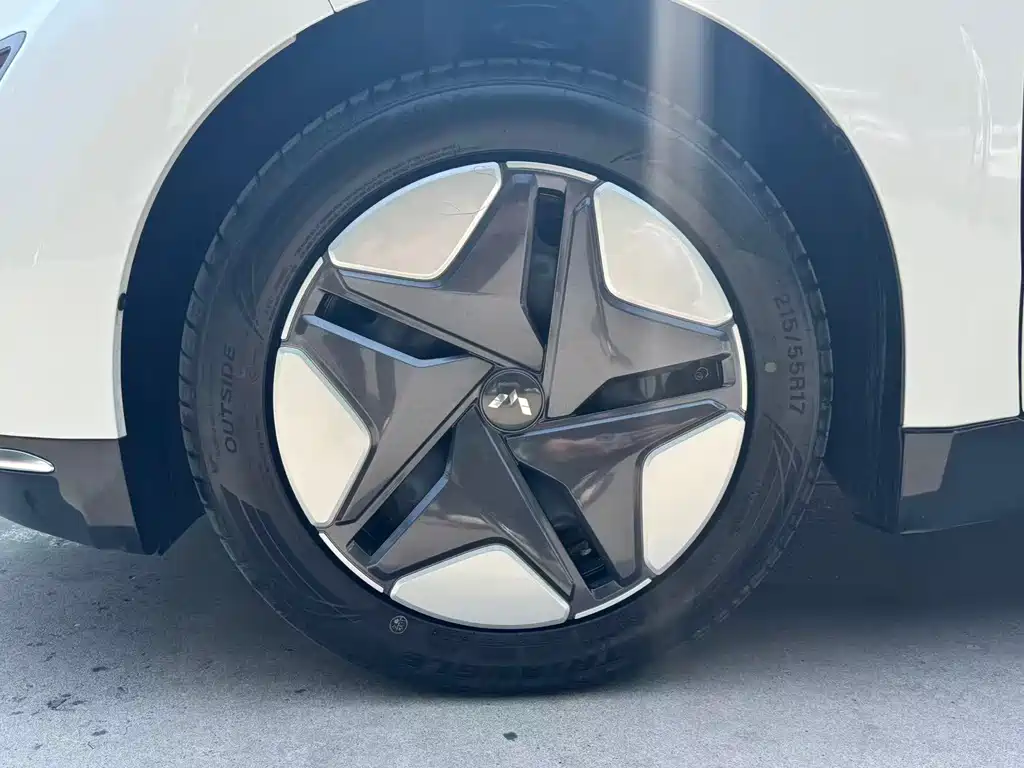 Wuling 五菱E5 — миниатюра 5