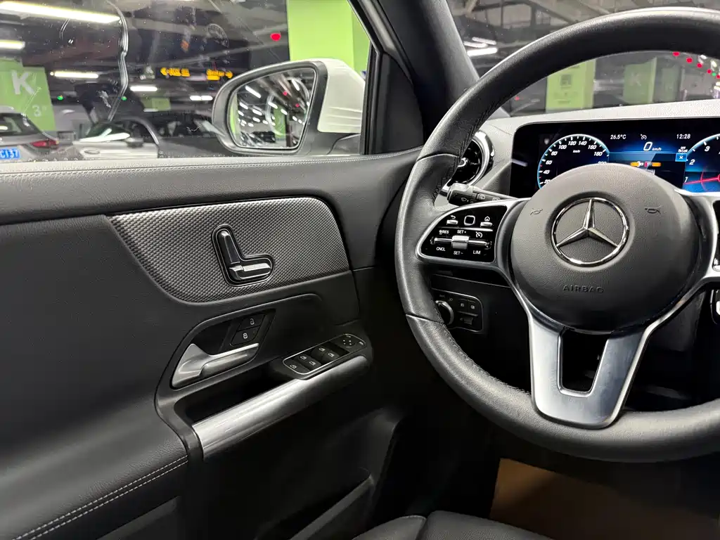 Mercedes-Benz GLA — миниатюра 12