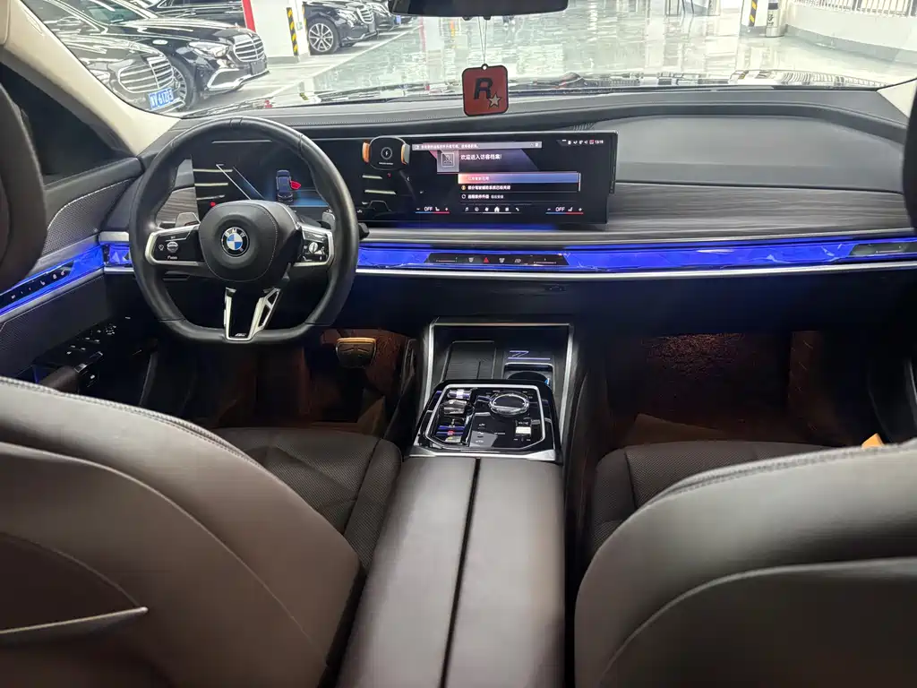 BMW 7 Series — миниатюра 8