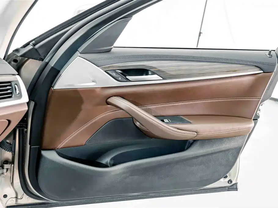 BMW 5 Series New Energy — миниатюра 13