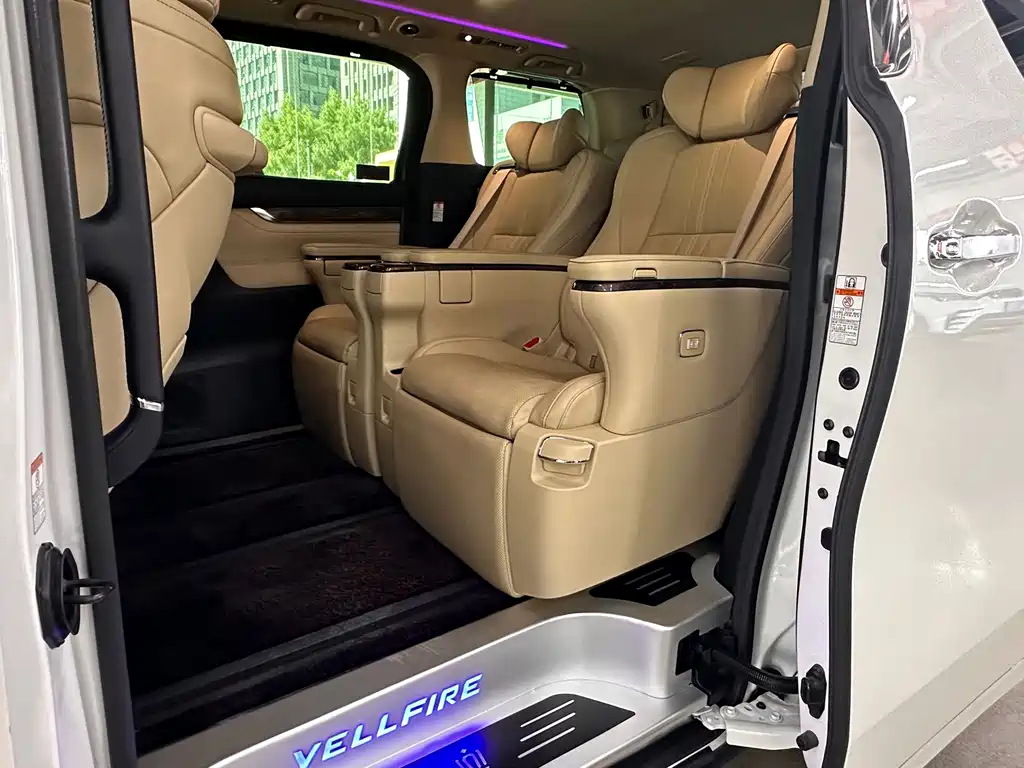 Toyota Vellfire — миниатюра 4