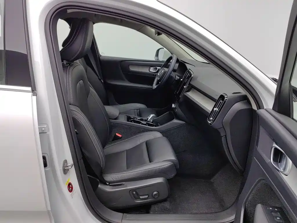 Volvo XC40 — миниатюра 23