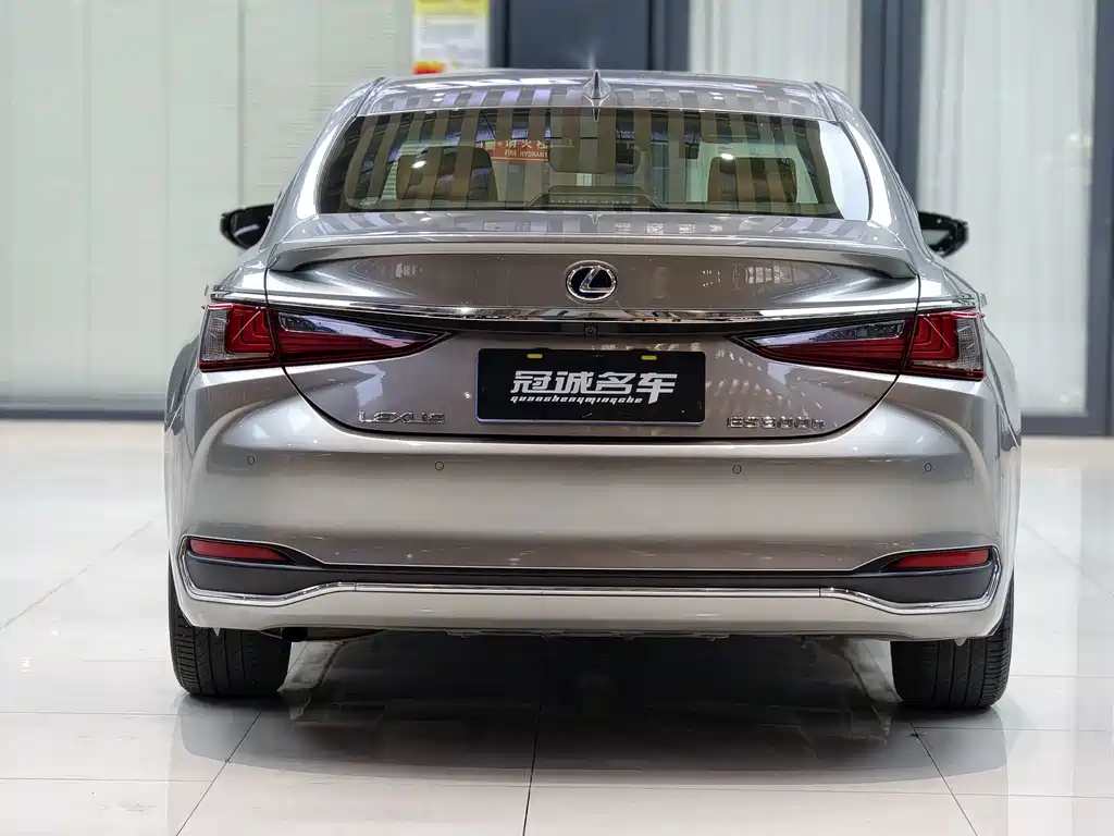 Lexus ES — миниатюра 10