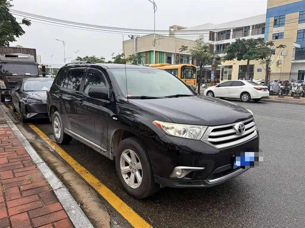 Toyota Highlander 2012 2.7L 5 мест Elite