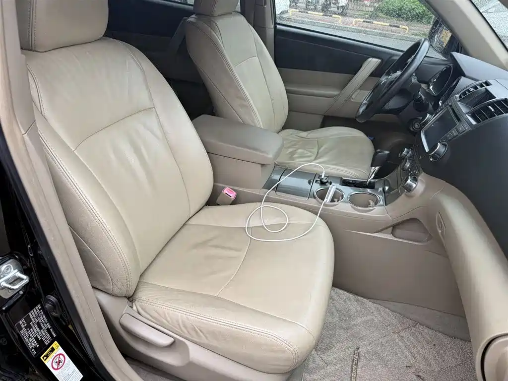 Toyota Highlander 2012 2.7L 5 мест Elite