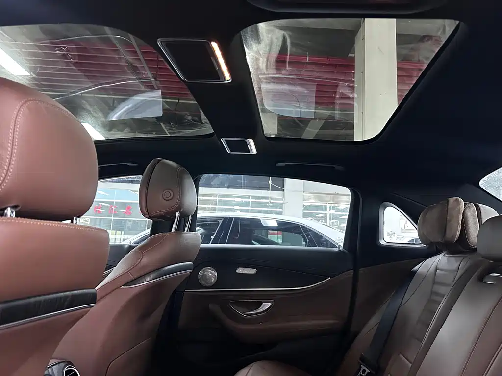 Mercedes-Benz E-Class — миниатюра 12