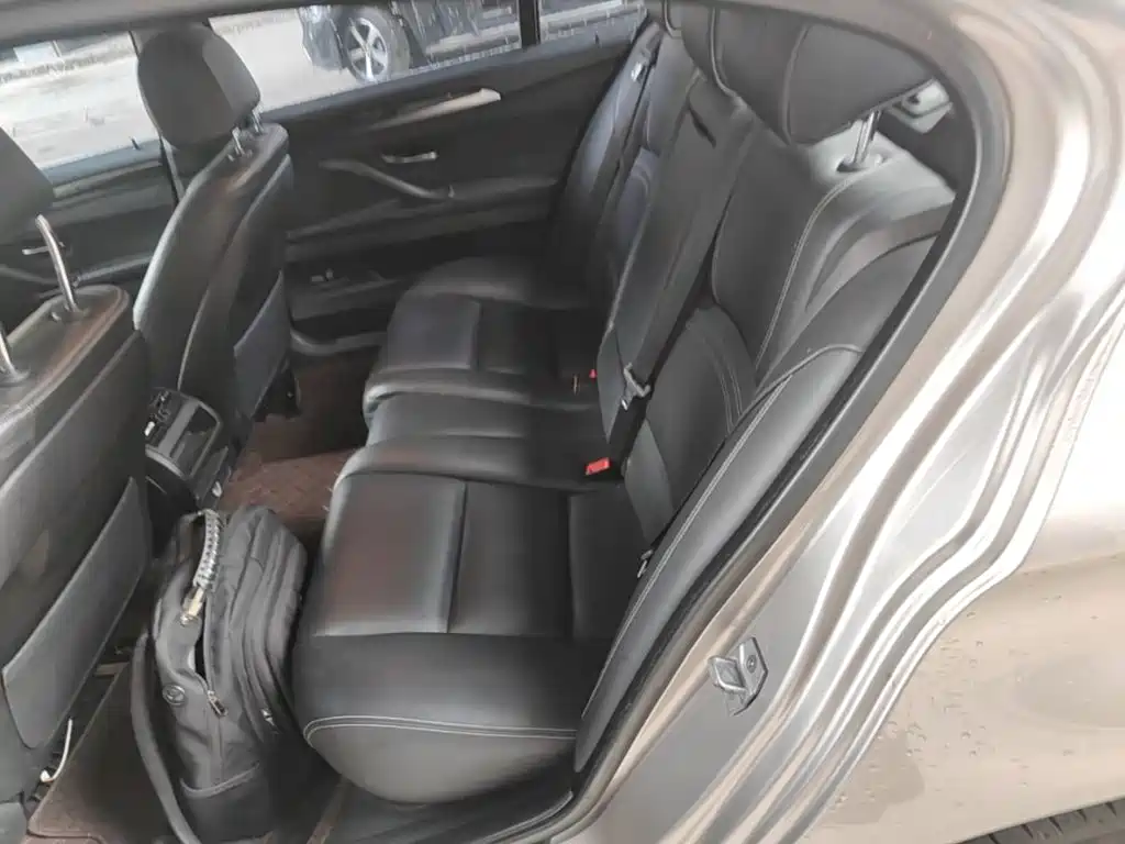 BMW 5 Series — миниатюра 17