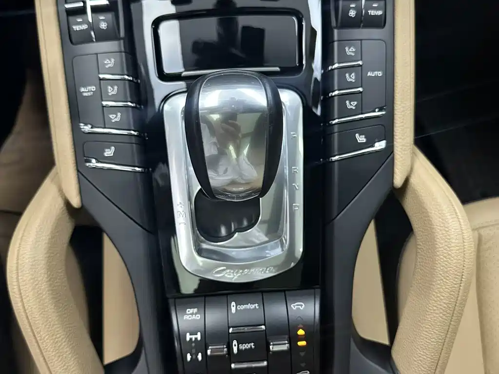 Porsche Cayenne — миниатюра 9
