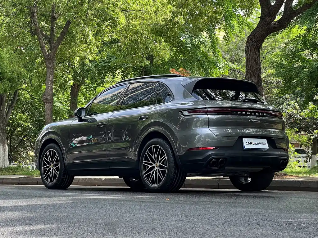 Porsche Cayenne — миниатюра 6
