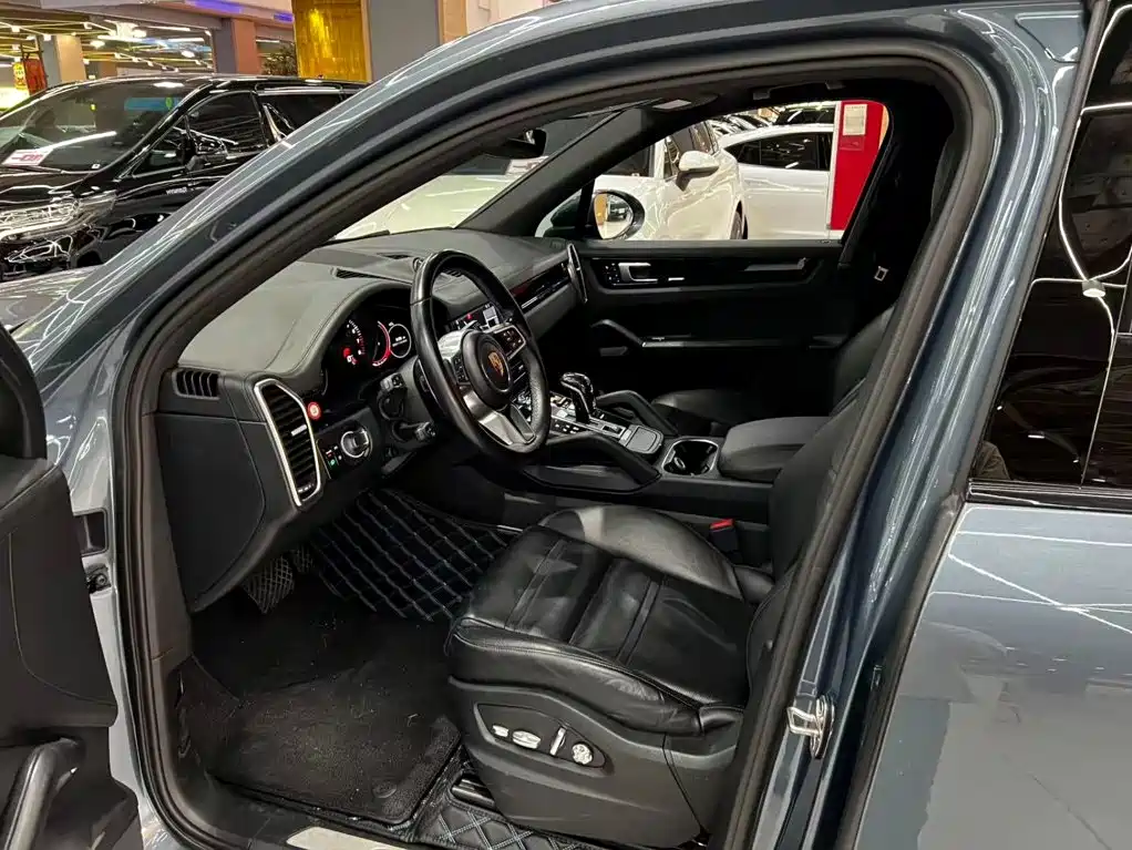 Porsche Cayenne — миниатюра 15