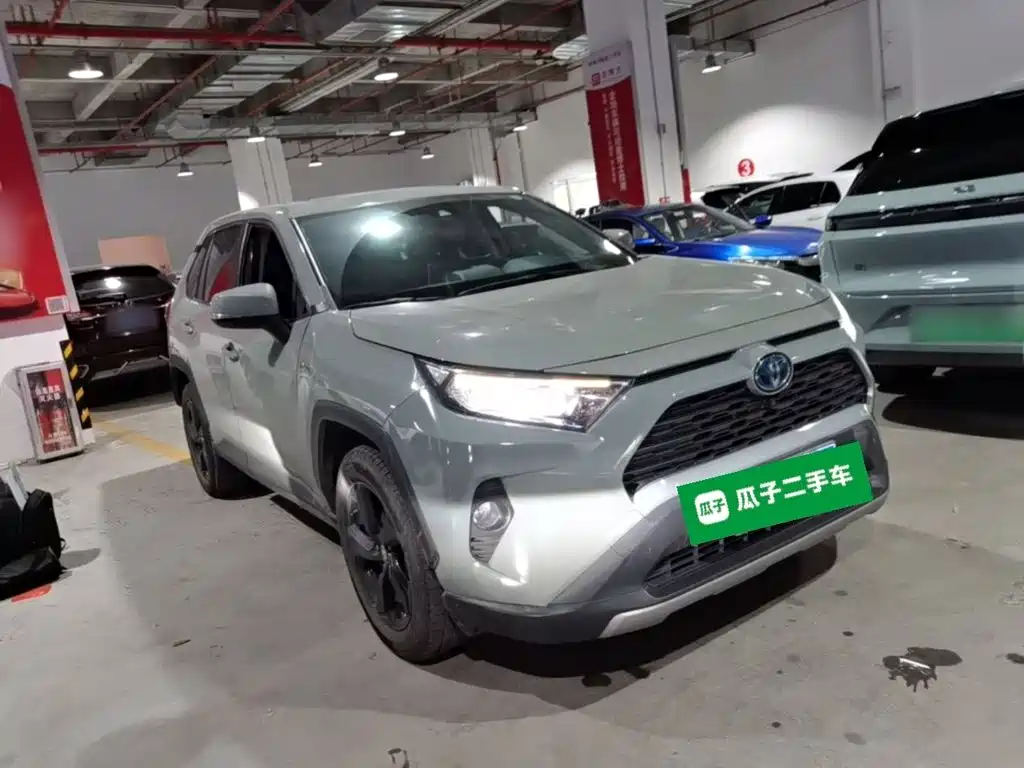 Toyota RAV4 — миниатюра 4