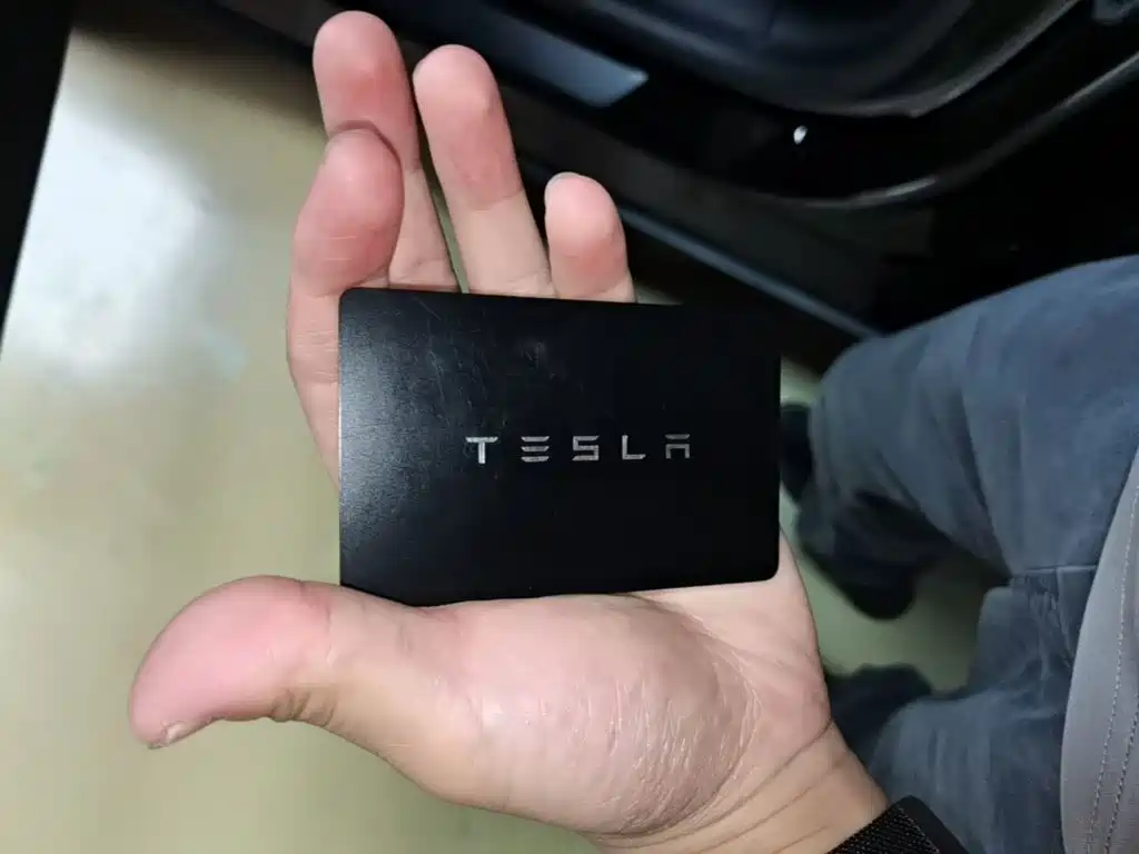 Tesla Model Y — миниатюра 9