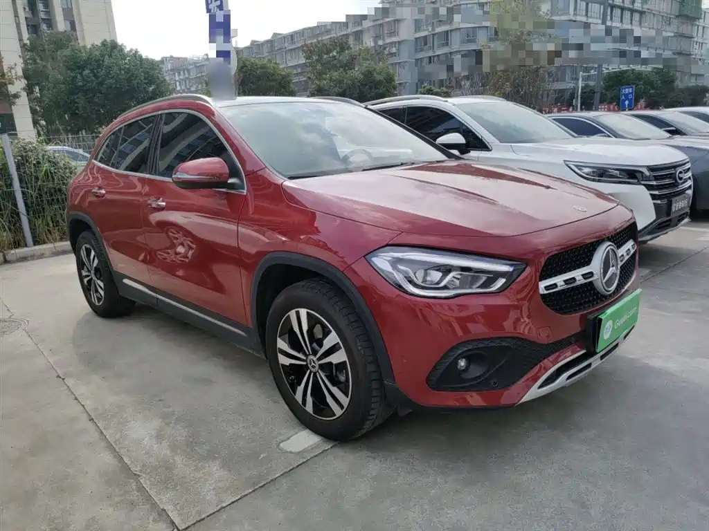 MERCEDES-BENZ GLA