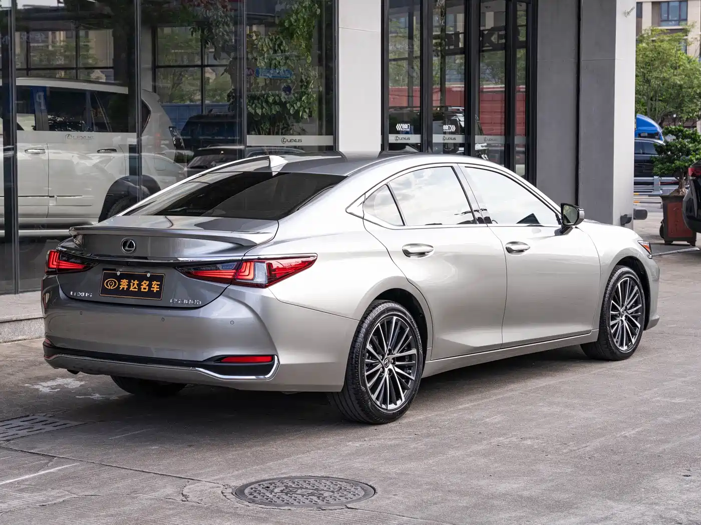 Lexus ES 2024 Silver/gray из Китая