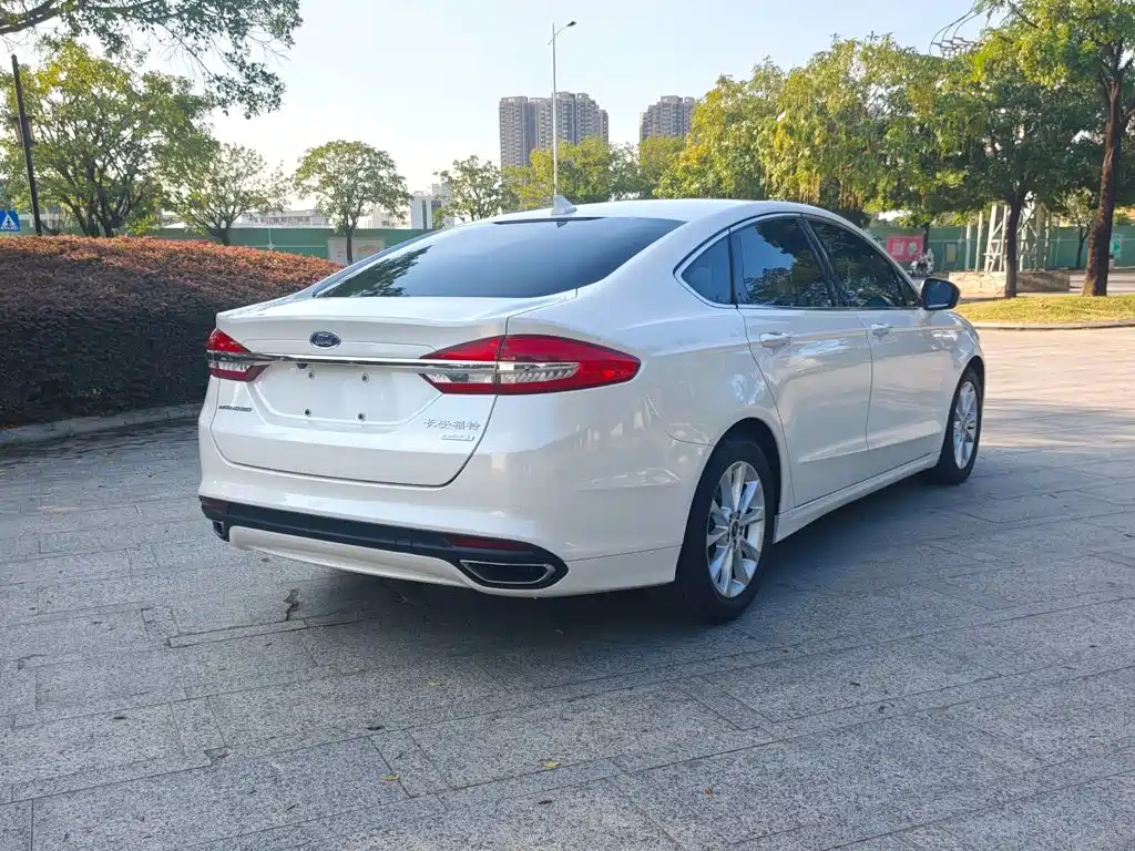 Ford Mondeo — миниатюра 10