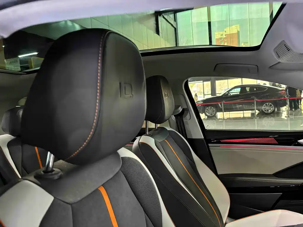 VOLKSWAGEN ID.6 CROZZ