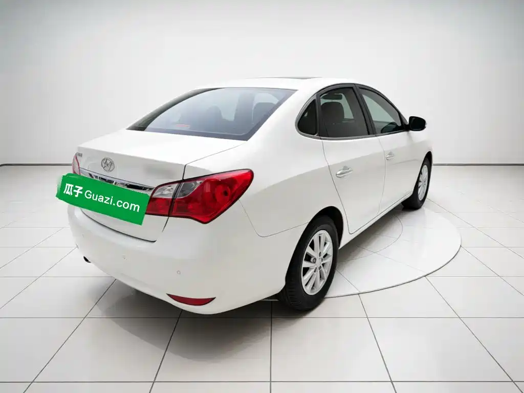 Hyundai Elantra — миниатюра 4