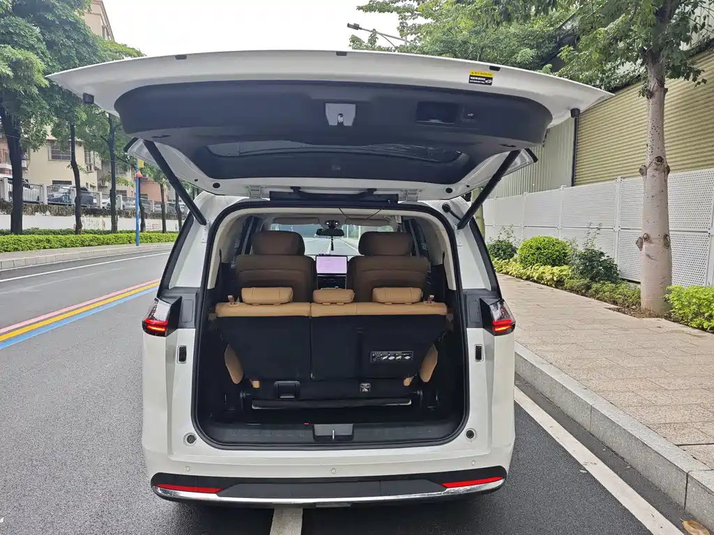GAC Motor Trumpchi E8 PHEV — миниатюра 22