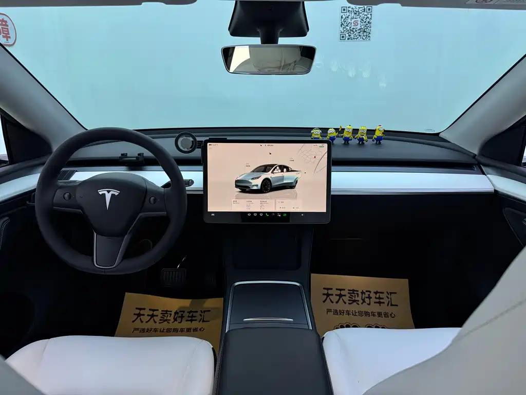 Tesla Model Y — миниатюра 13