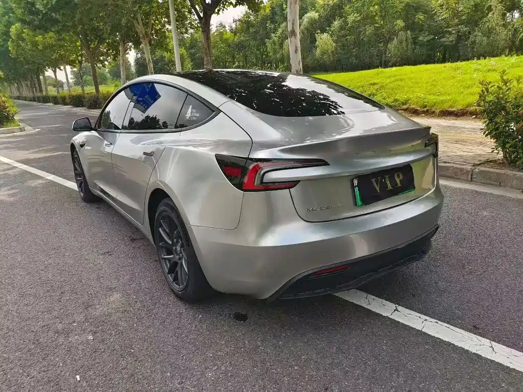 Tesla Model 3 — миниатюра 8