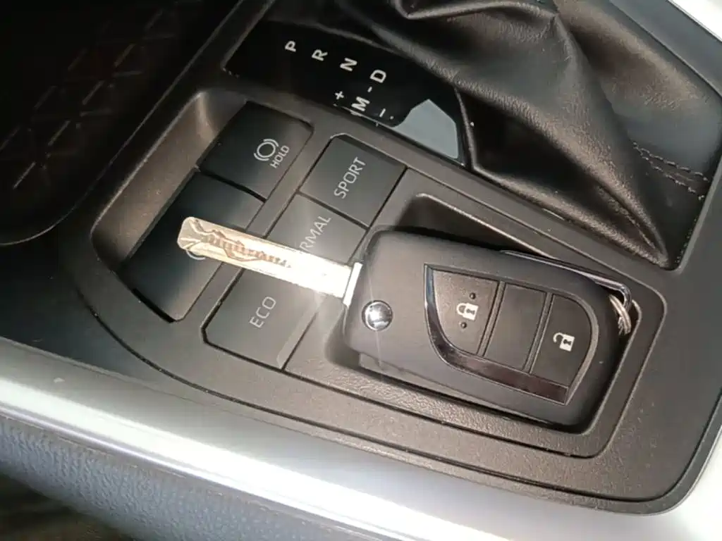 Toyota RAV4 — миниатюра 9