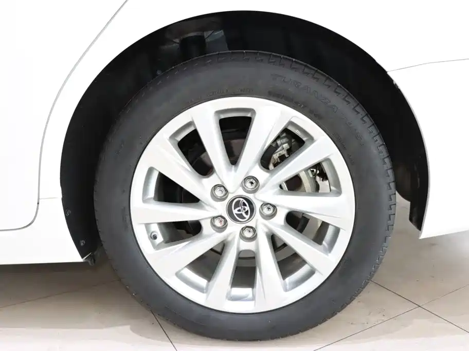 Toyota Camry — миниатюра 20