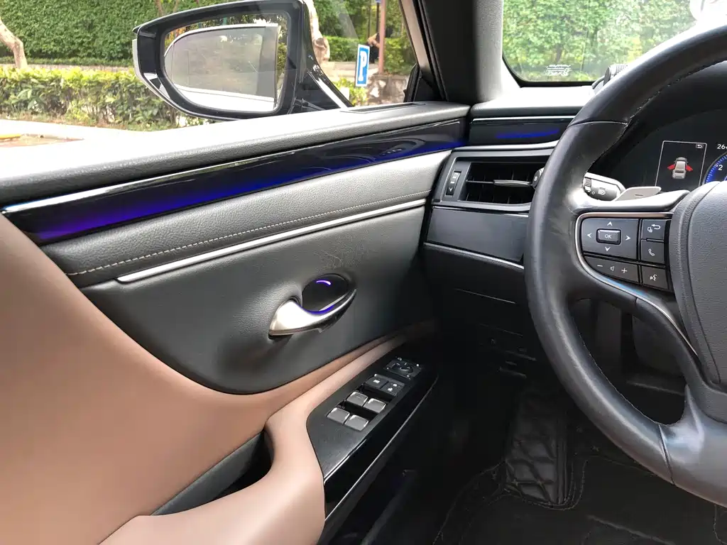 Lexus ES — миниатюра 10
