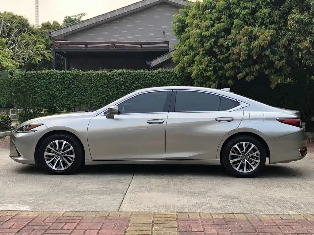 Lexus ES — миниатюра 4