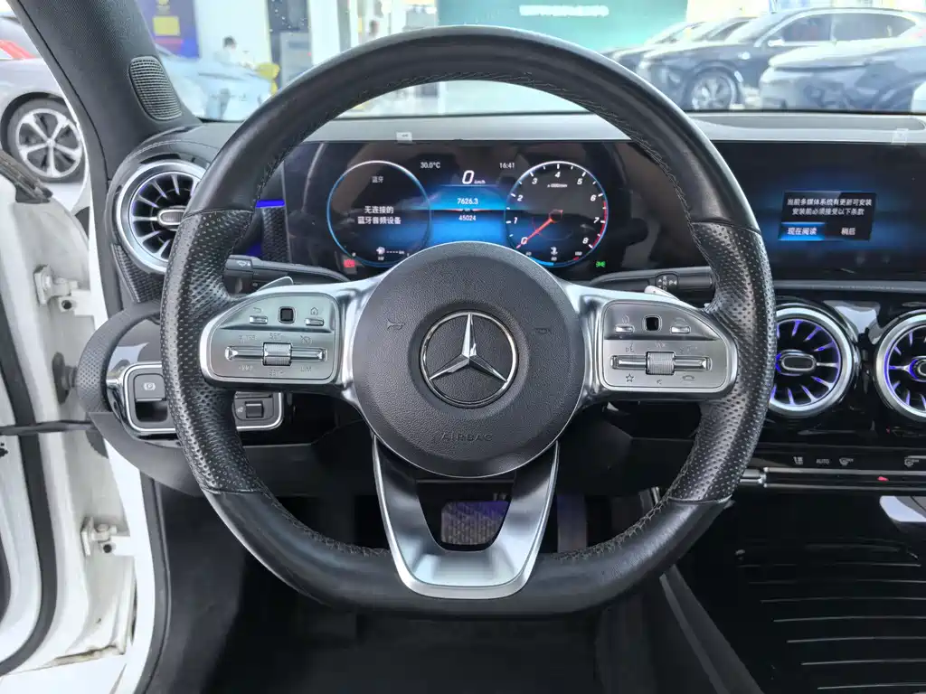 Mercedes-Benz A-Class — миниатюра 8