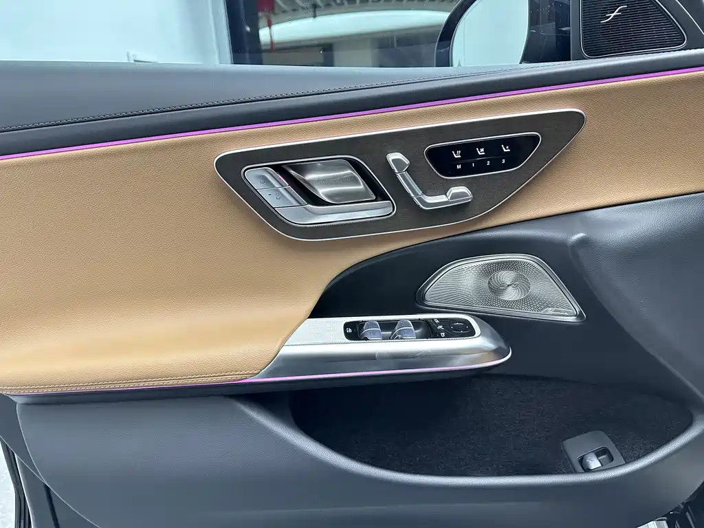 Mercedes-Benz E-Class — миниатюра 20