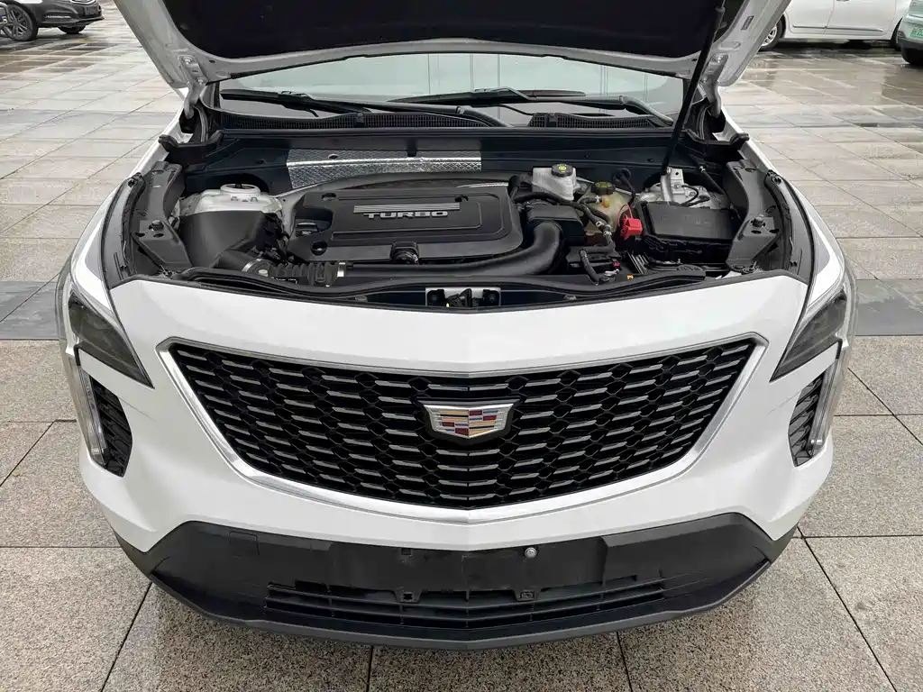 CADILLAC XT4