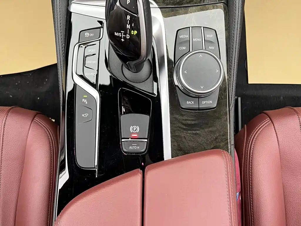 BMW 5 Series — миниатюра 23