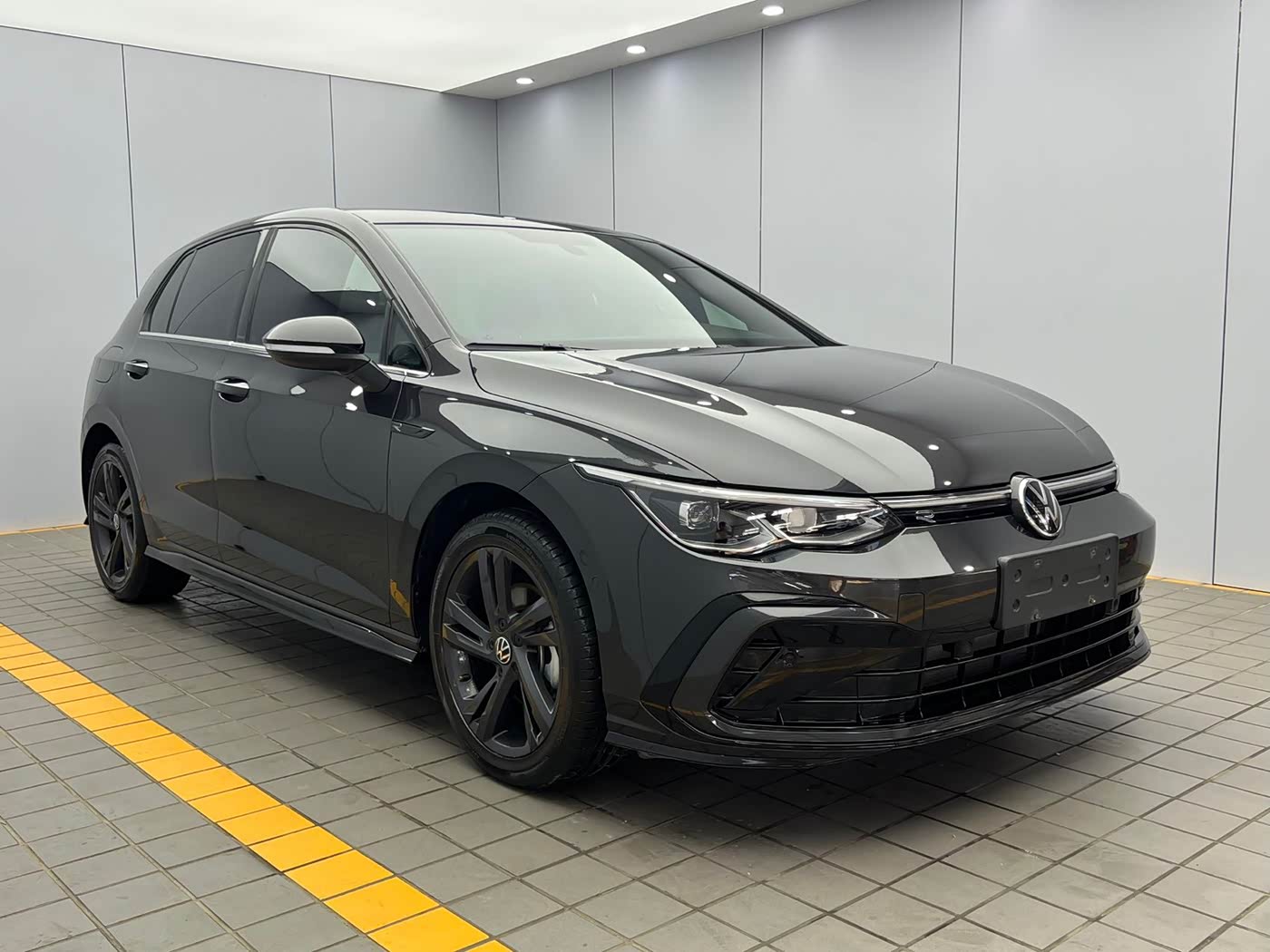 Volkswagen Golf 1.4 л 2023 г. Чёрный, пробег 23000 км