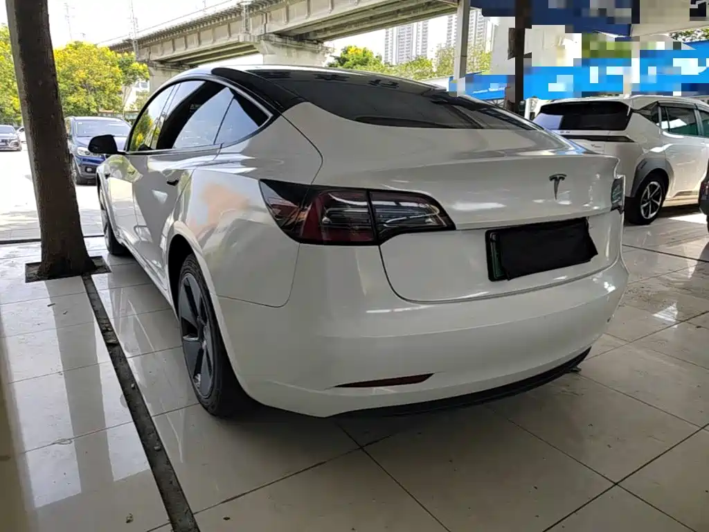 Tesla Model 3 — миниатюра 5