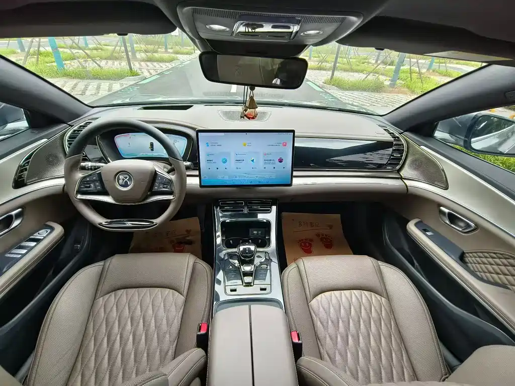BYD Han 2023 EV Champion 715KM