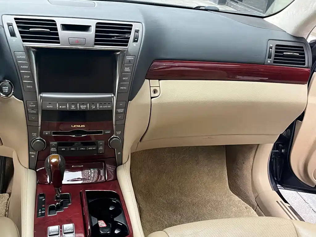 Lexus LS — миниатюра 14