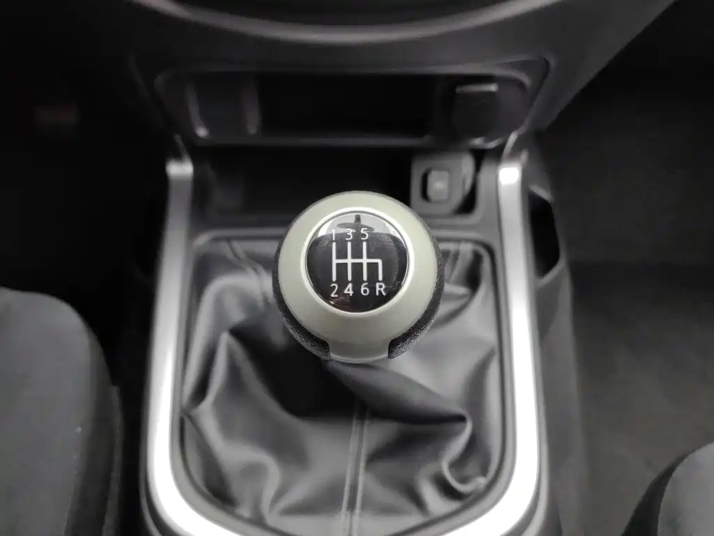 Nissan Terra — миниатюра 13