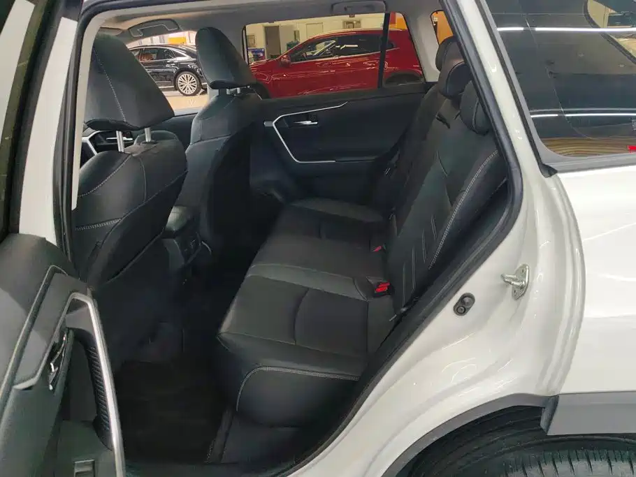 Toyota RAV4 — миниатюра 11