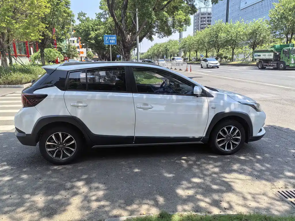 Toyota Yaris L — миниатюра 4