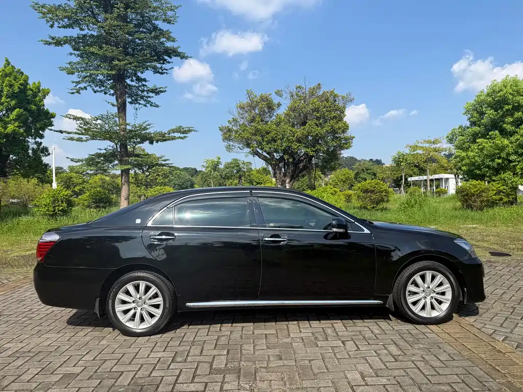 Toyota Crown — миниатюра 7