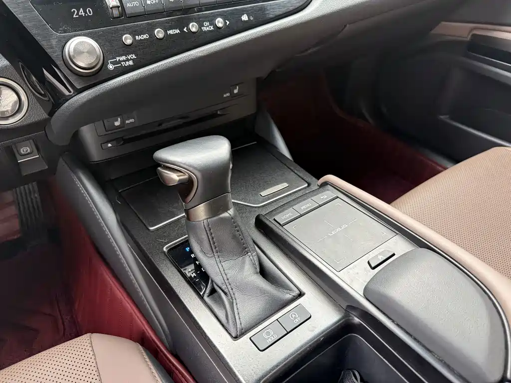 Lexus ES — миниатюра 16