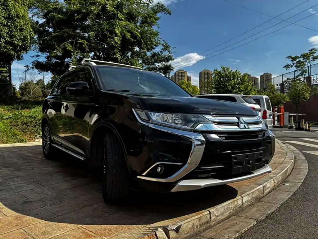 Mitsubishi Outlander — миниатюра 5