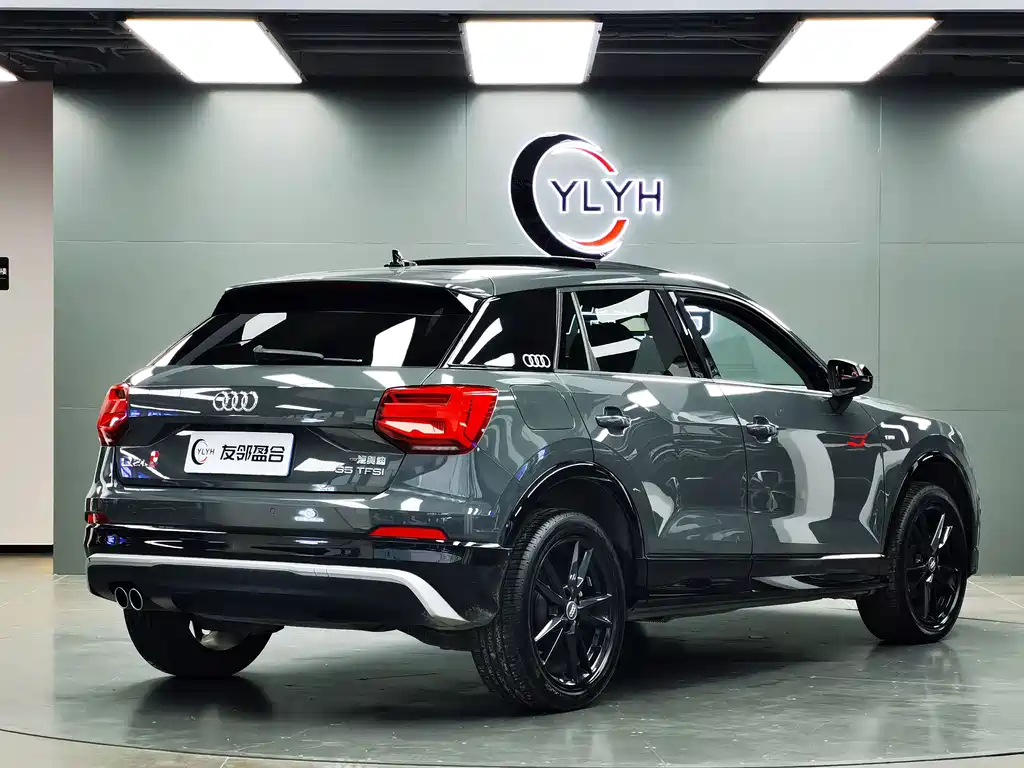 AUDI  Q2L