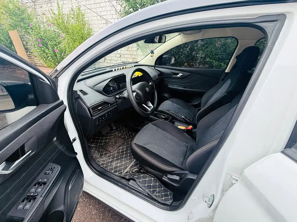 Dongfeng EV YOUNG Guang Xiaoxin — миниатюра 7